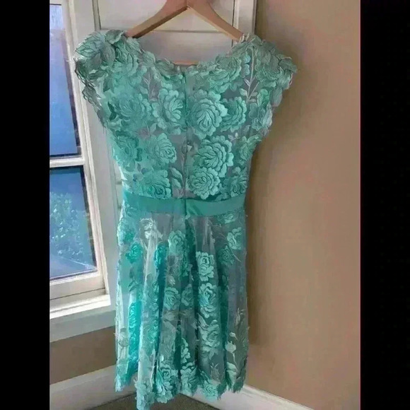 Gorgeous Turquoise and Silver hand made lace dress. - Picture 8 of 13